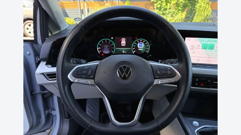 VOLKSWAGEN Golf -