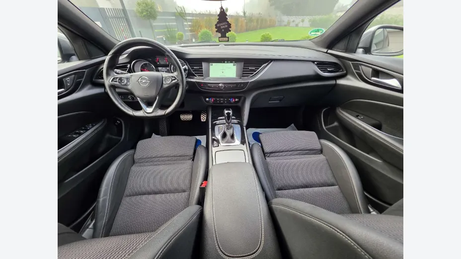 OPEL Insignia -