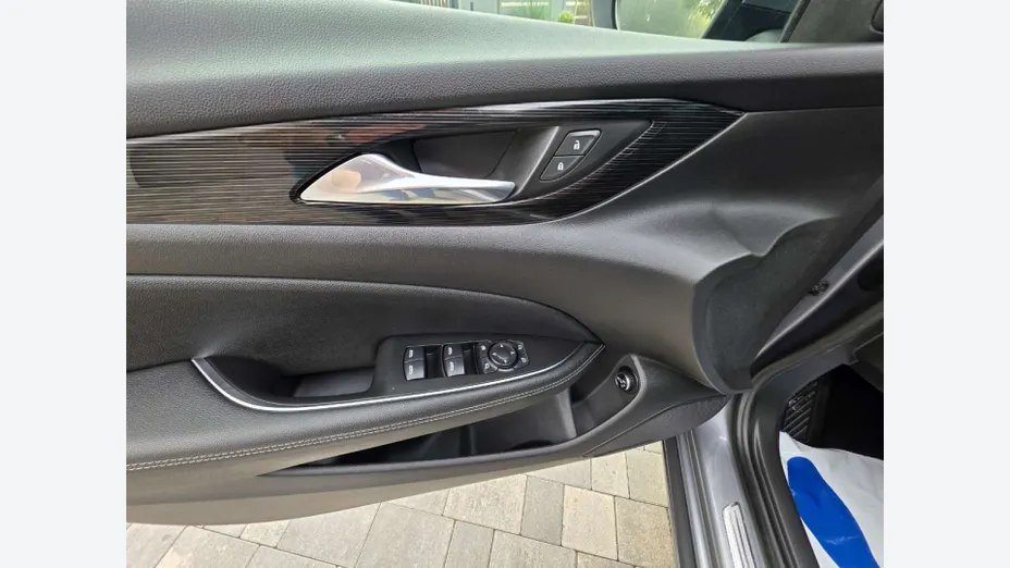OPEL Insignia -