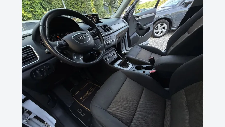AUDI Q3 -