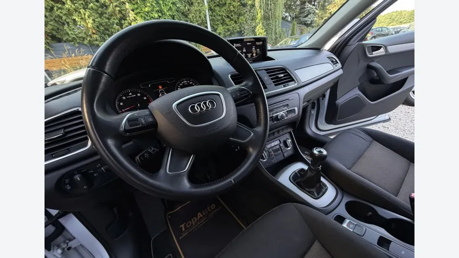 AUDI Q3 -