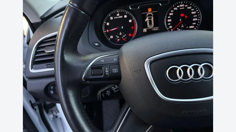 AUDI Q3 -
