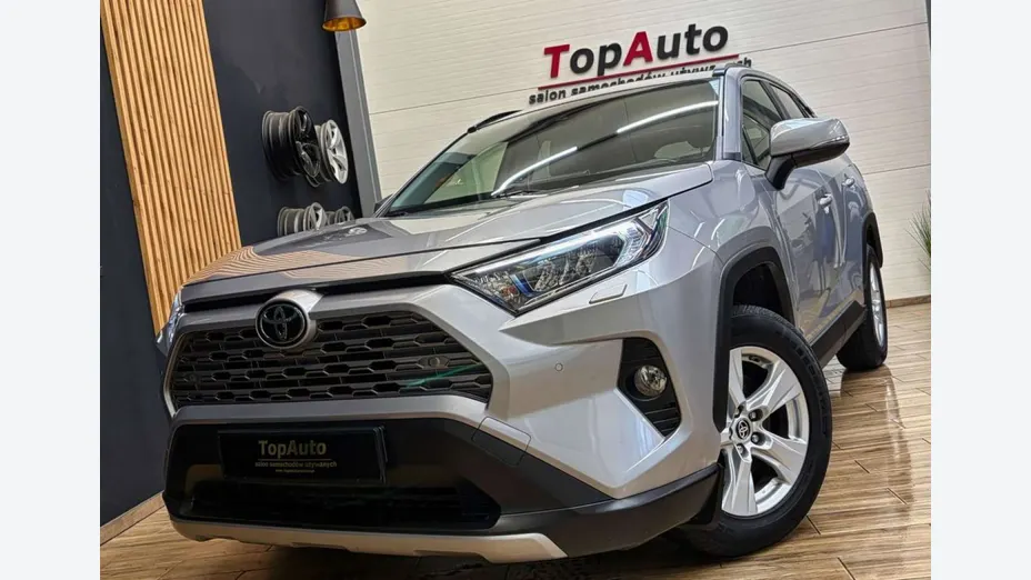 TOYOTA RAV4 -