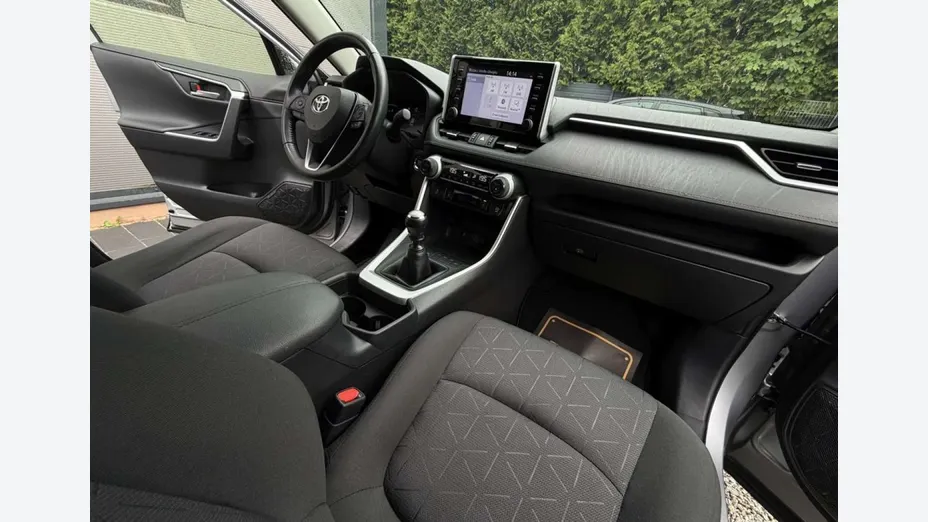 TOYOTA RAV4 -