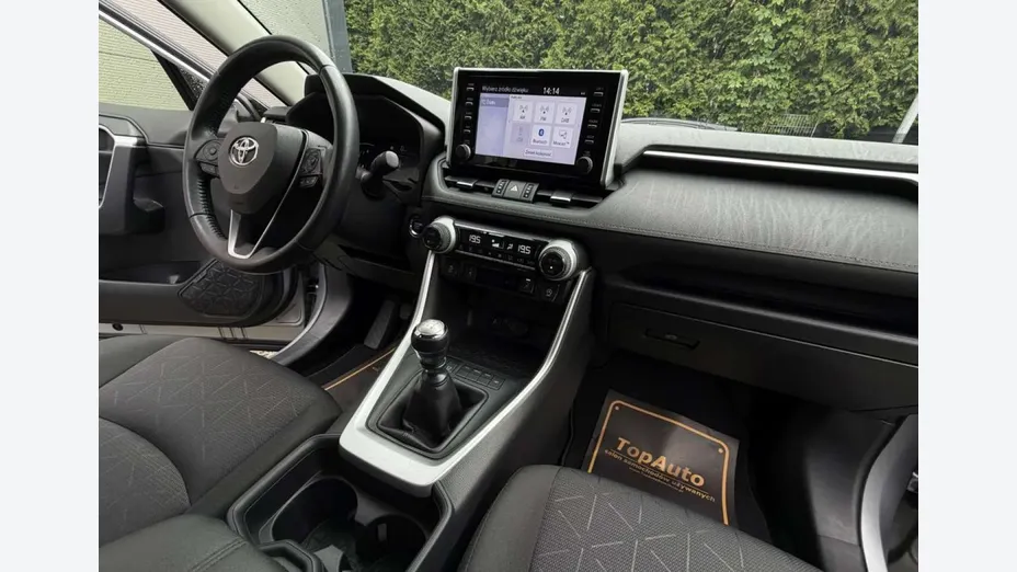 TOYOTA RAV4 -