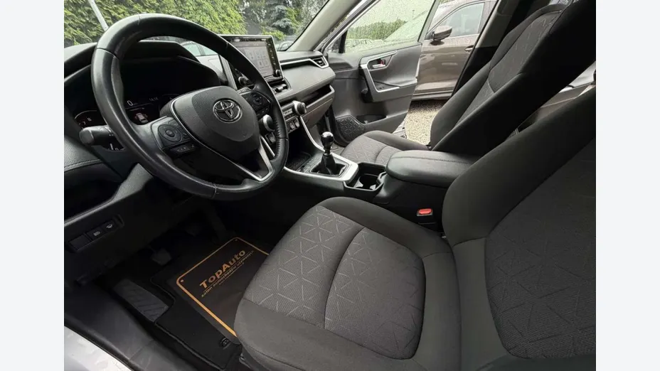 TOYOTA RAV4 -