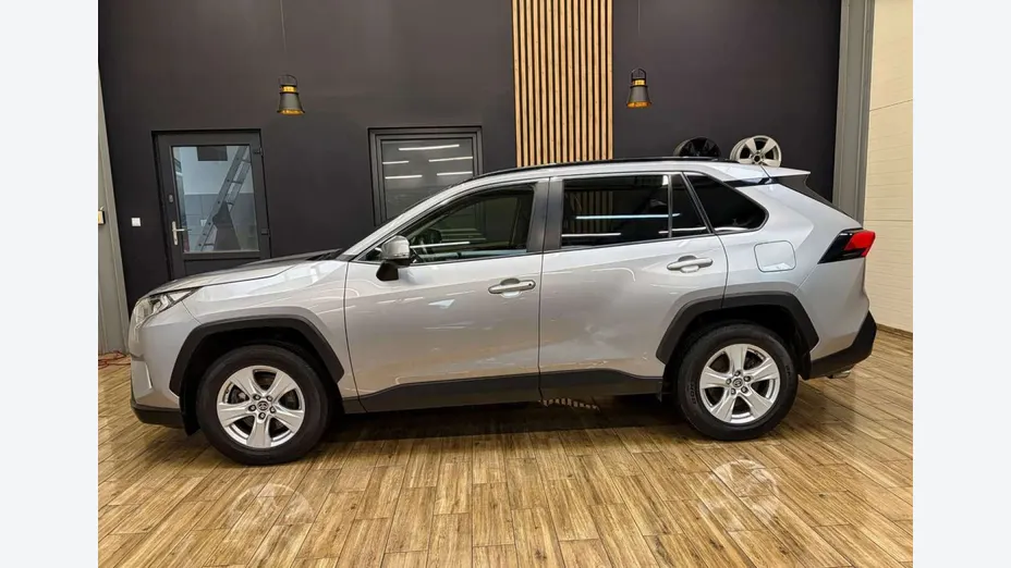 TOYOTA RAV4 -