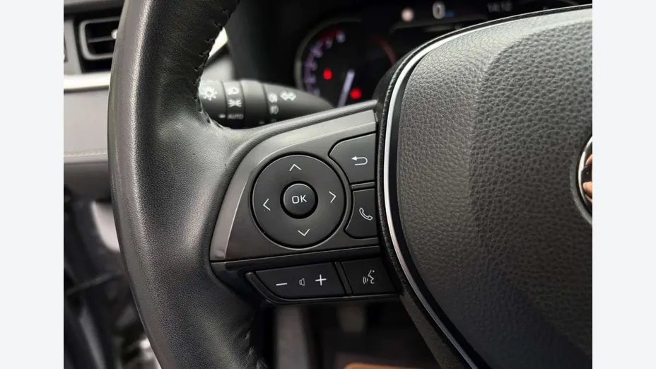 TOYOTA RAV4 -