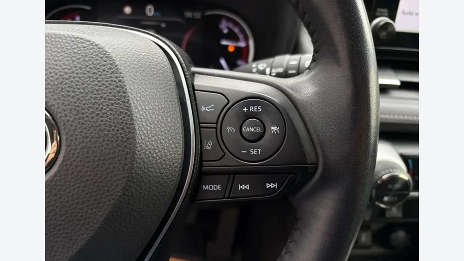 TOYOTA RAV4 -