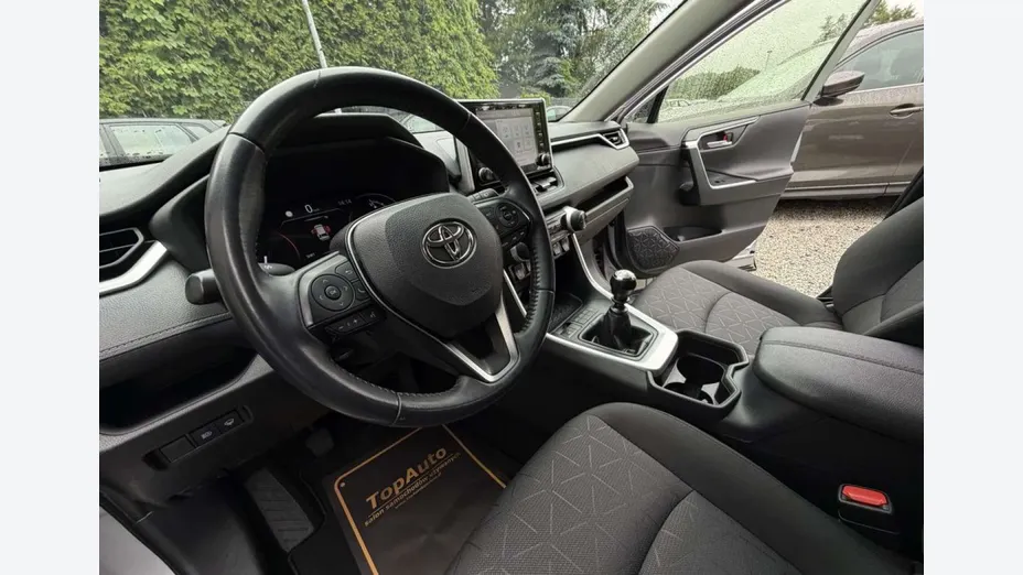 TOYOTA RAV4 -