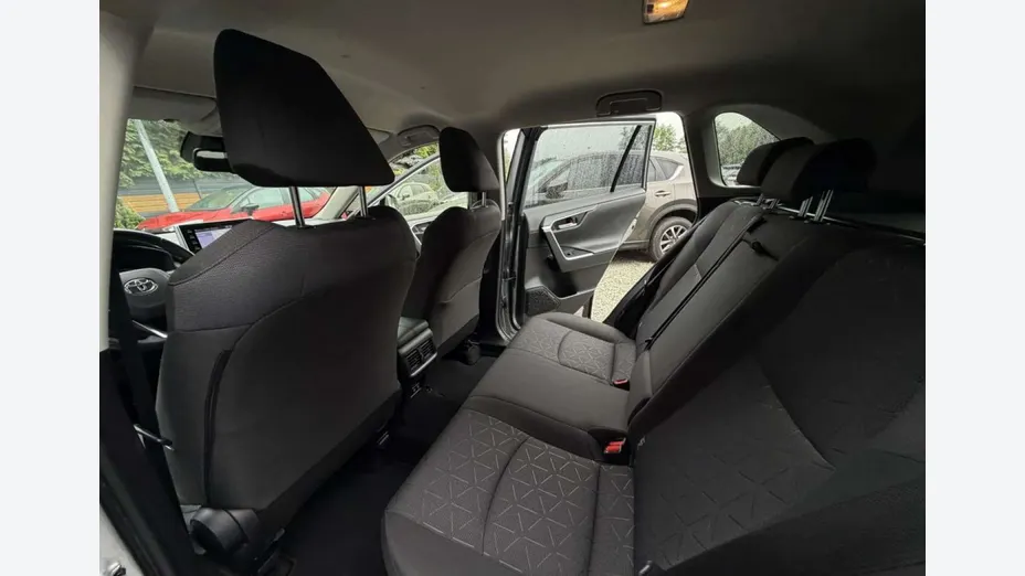 TOYOTA RAV4 -