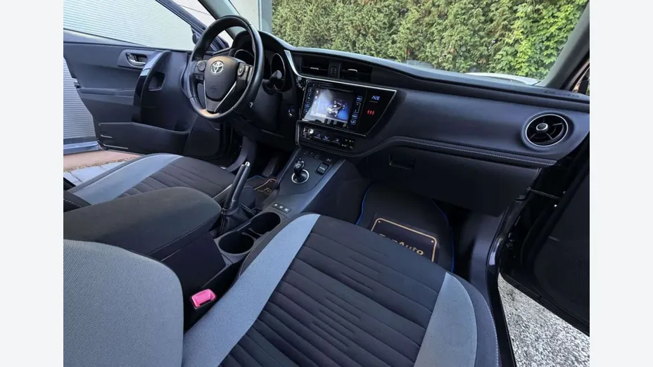 TOYOTA Auris -