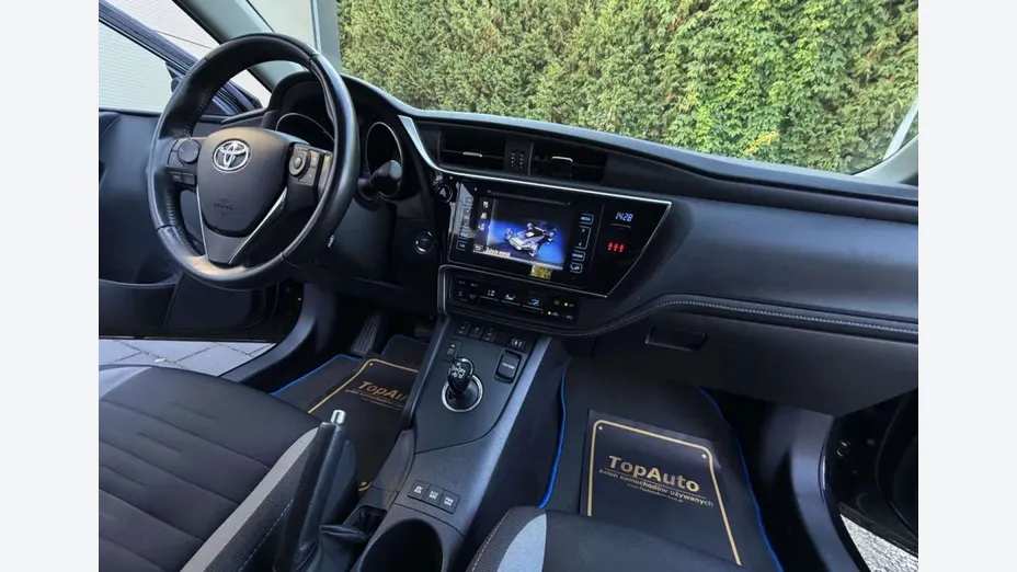 TOYOTA Auris -