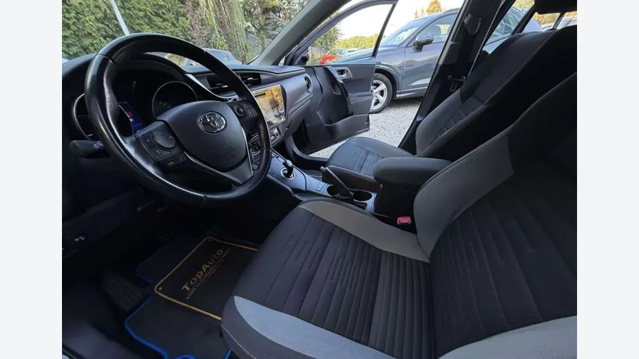 TOYOTA Auris -