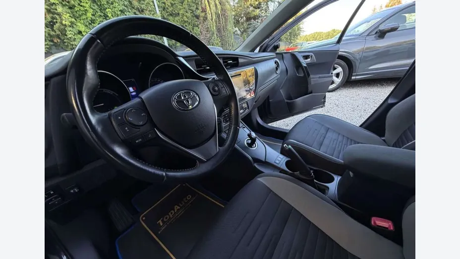 TOYOTA Auris -