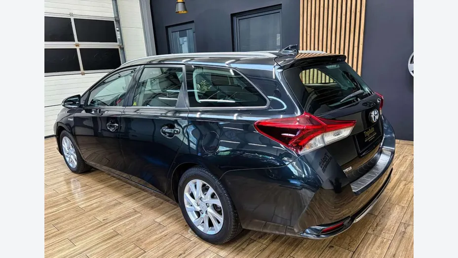 TOYOTA Auris -