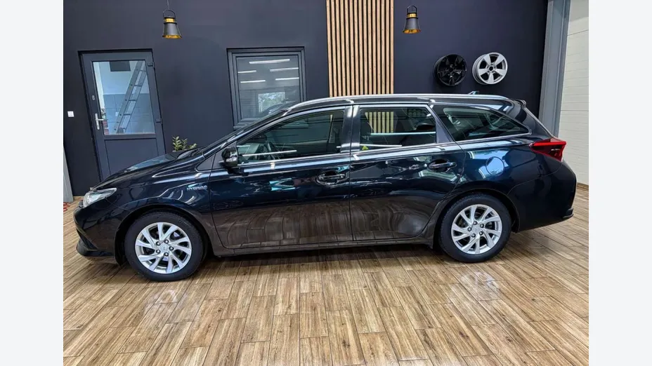 TOYOTA Auris -