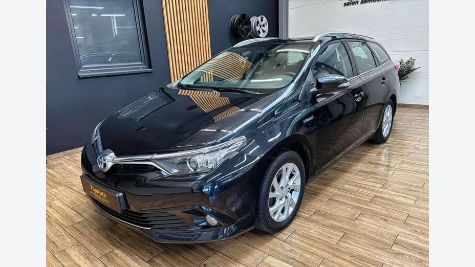 TOYOTA Auris -