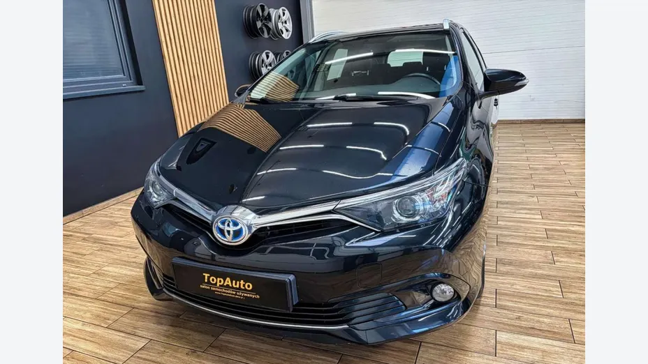 TOYOTA Auris -