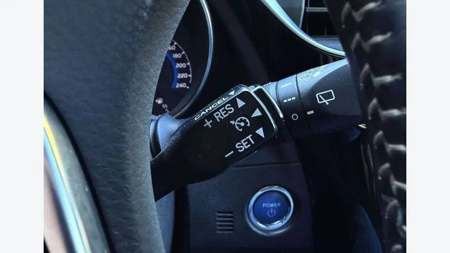 TOYOTA Auris -