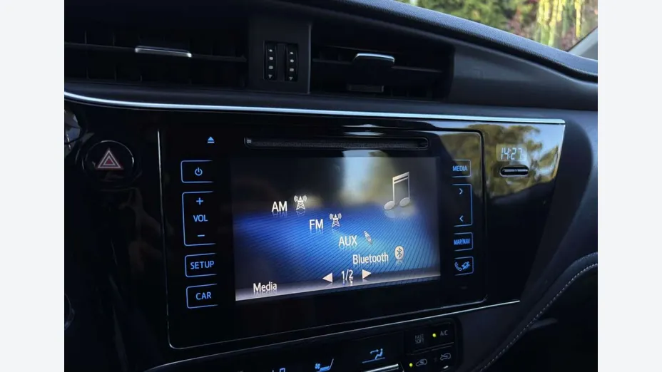 TOYOTA Auris -