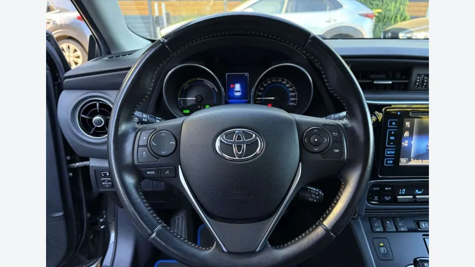 TOYOTA Auris -