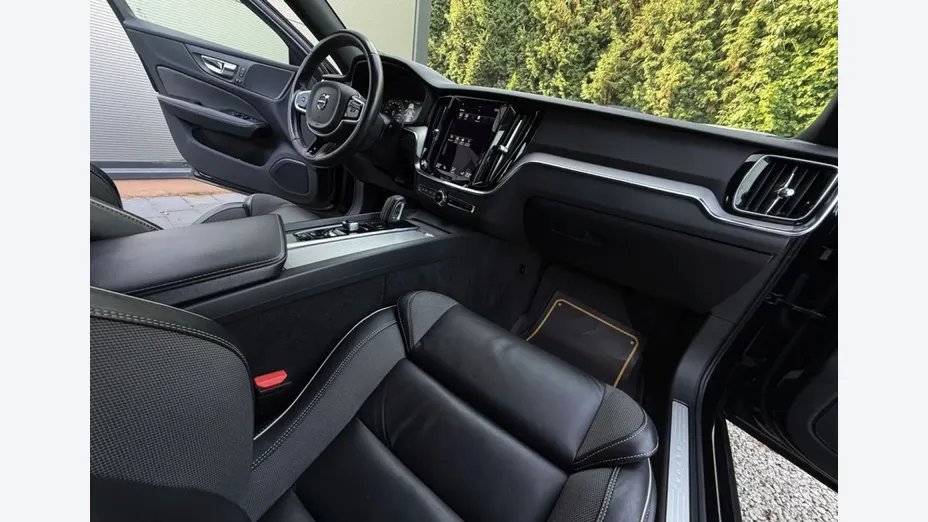 VOLVO V60 -