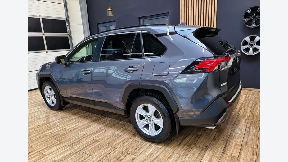 TOYOTA RAV4 -