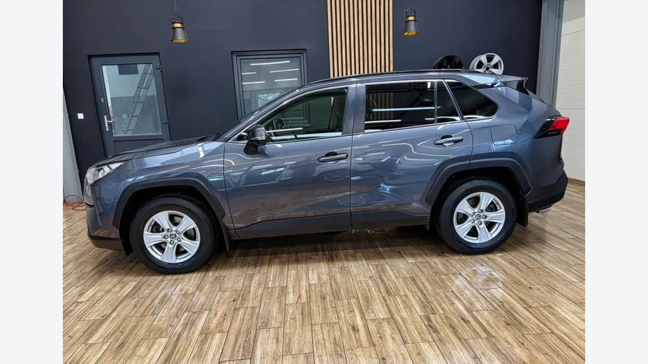 TOYOTA RAV4 -