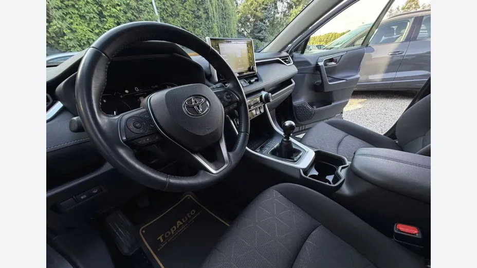 TOYOTA RAV4 -