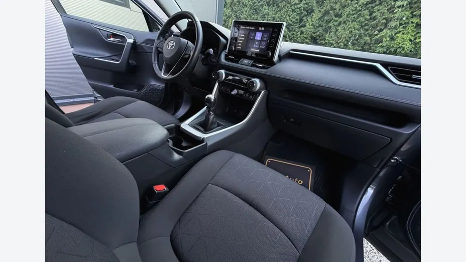 TOYOTA RAV4 -