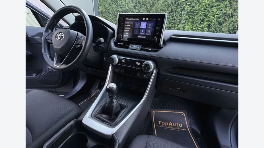 TOYOTA RAV4 -