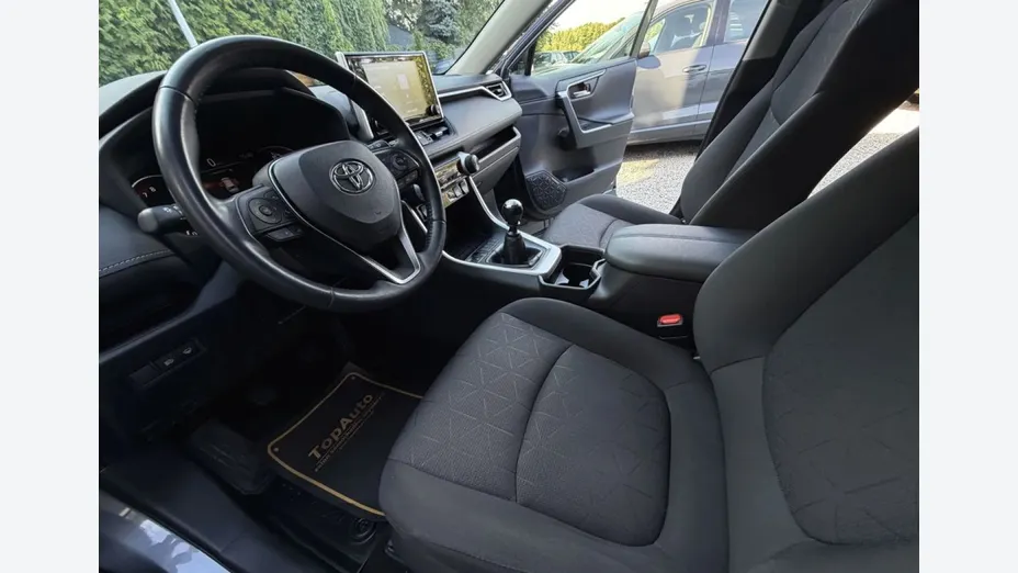 TOYOTA RAV4 -