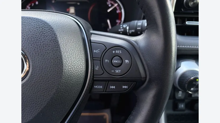 TOYOTA RAV4 -