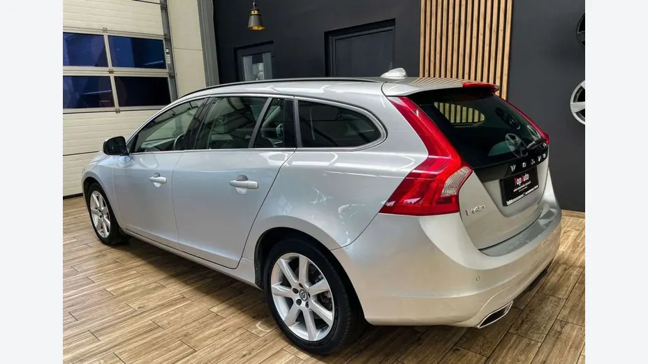 VOLVO V60 -