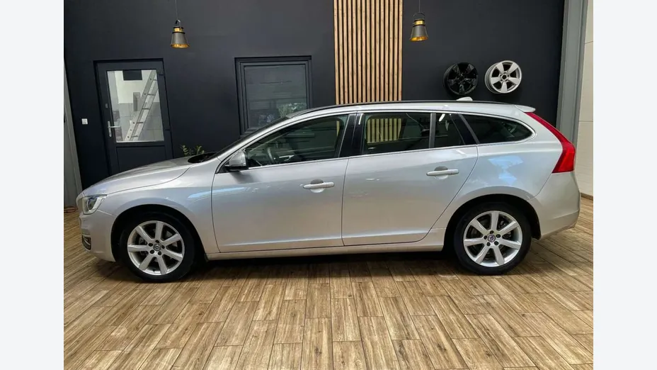 VOLVO V60 -