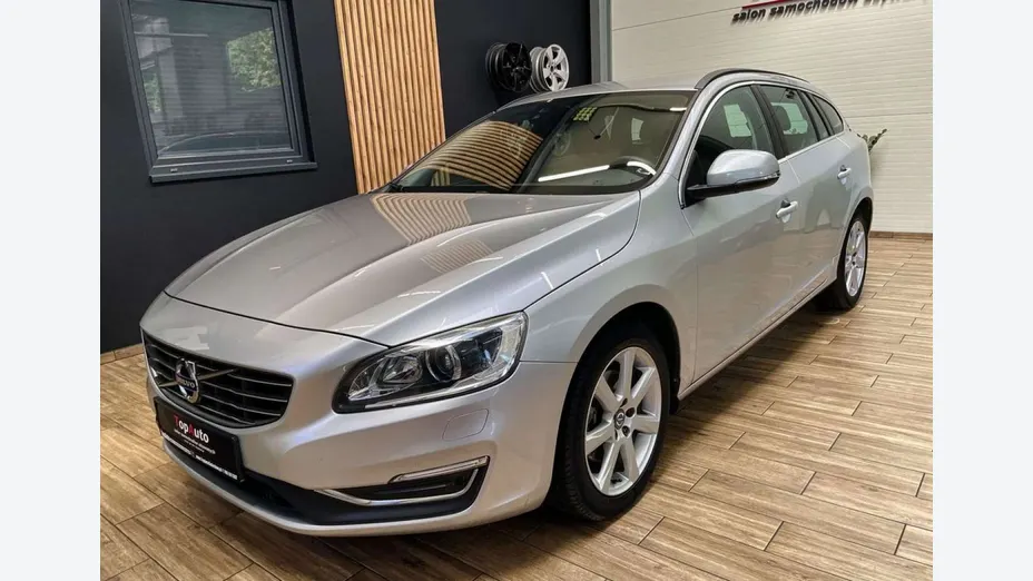 VOLVO V60 -