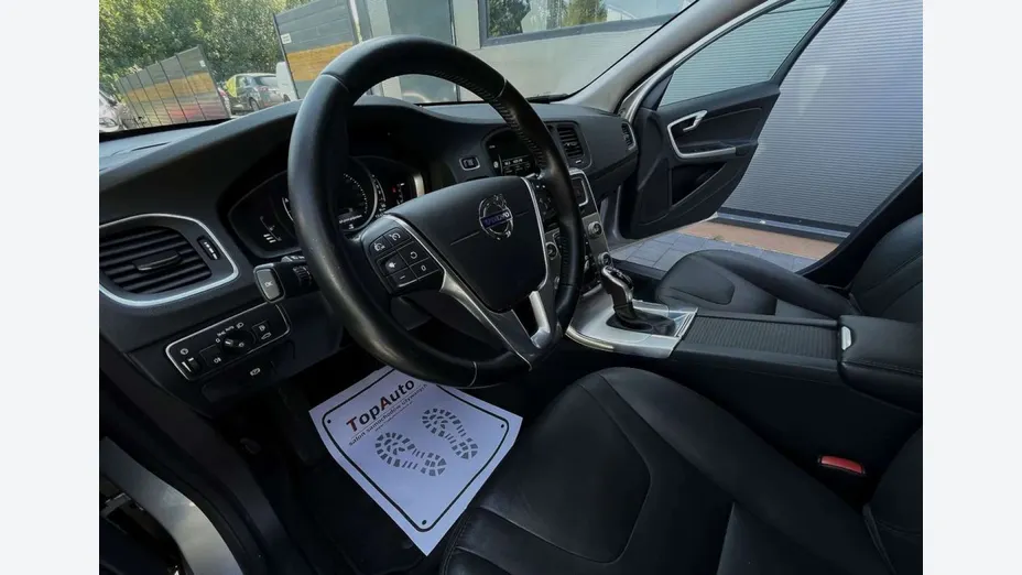 VOLVO V60 -