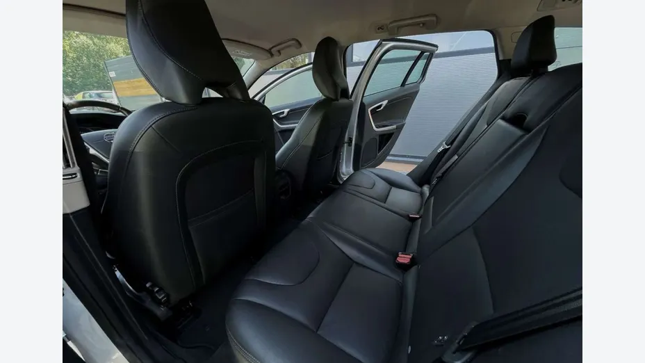 VOLVO V60 -