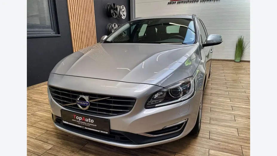 VOLVO V60 -
