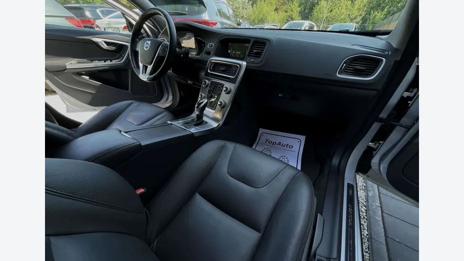 VOLVO V60 -