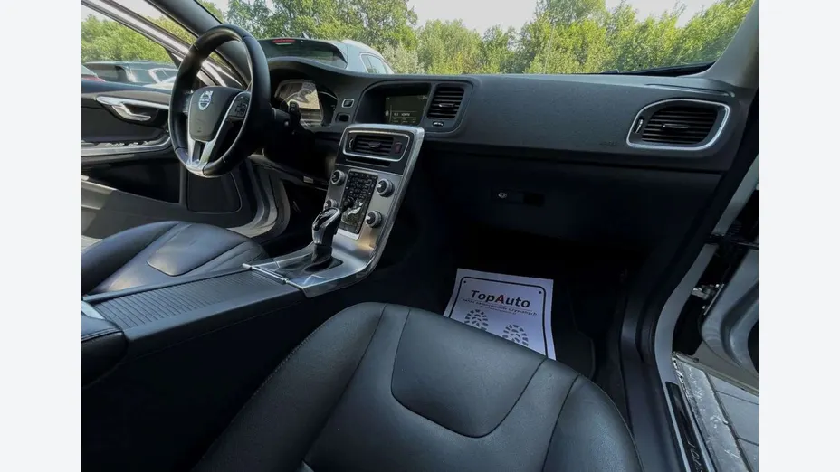 VOLVO V60 -