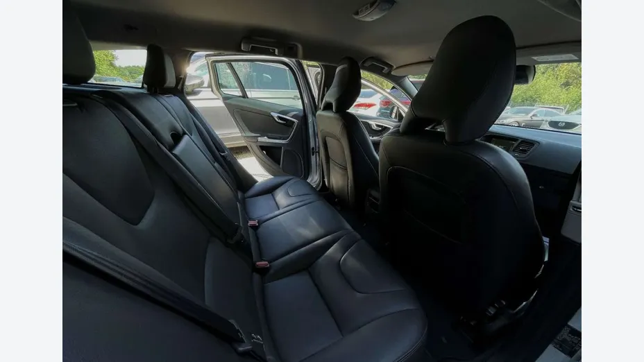 VOLVO V60 -