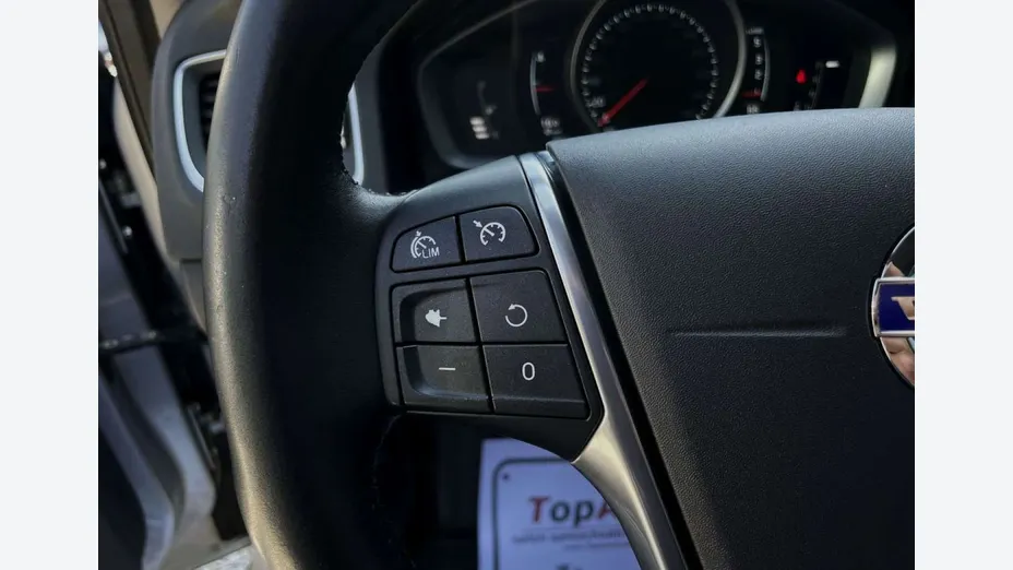 VOLVO V60 -