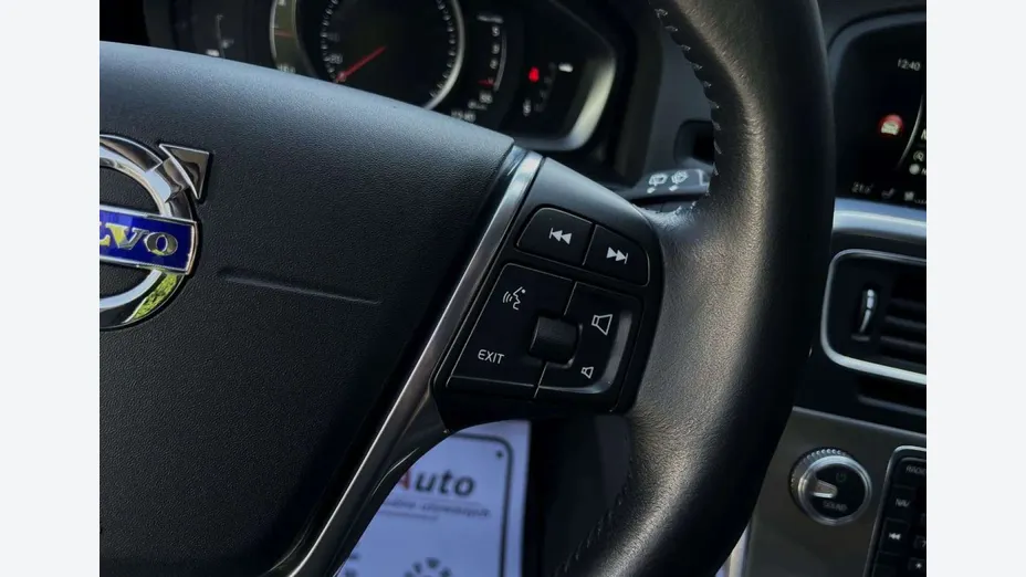 VOLVO V60 -