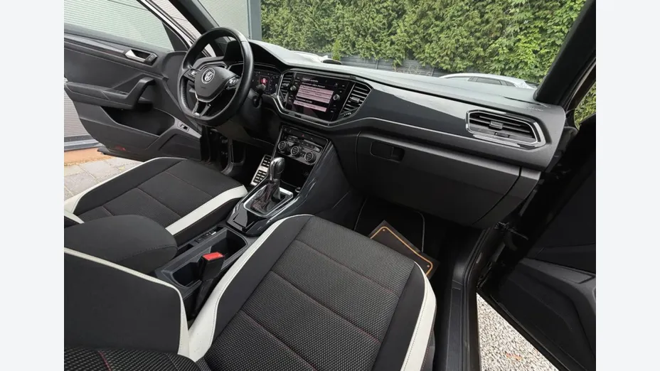 VOLKSWAGEN T-ROC -