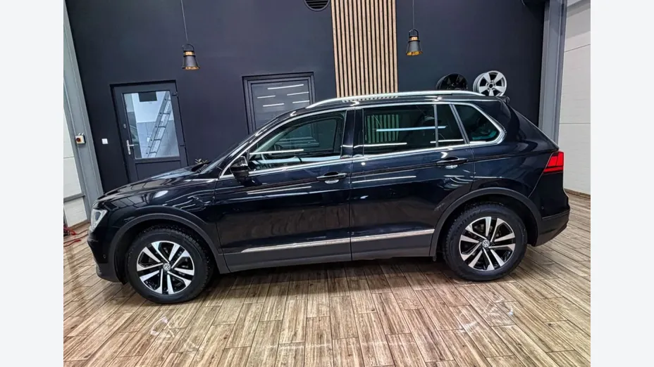 VOLKSWAGEN Tiguan -