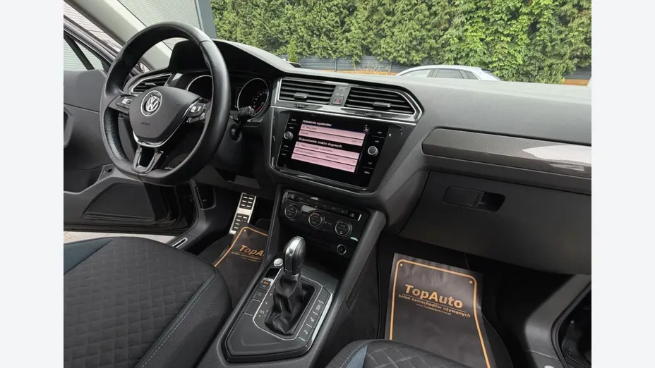 VOLKSWAGEN Tiguan -