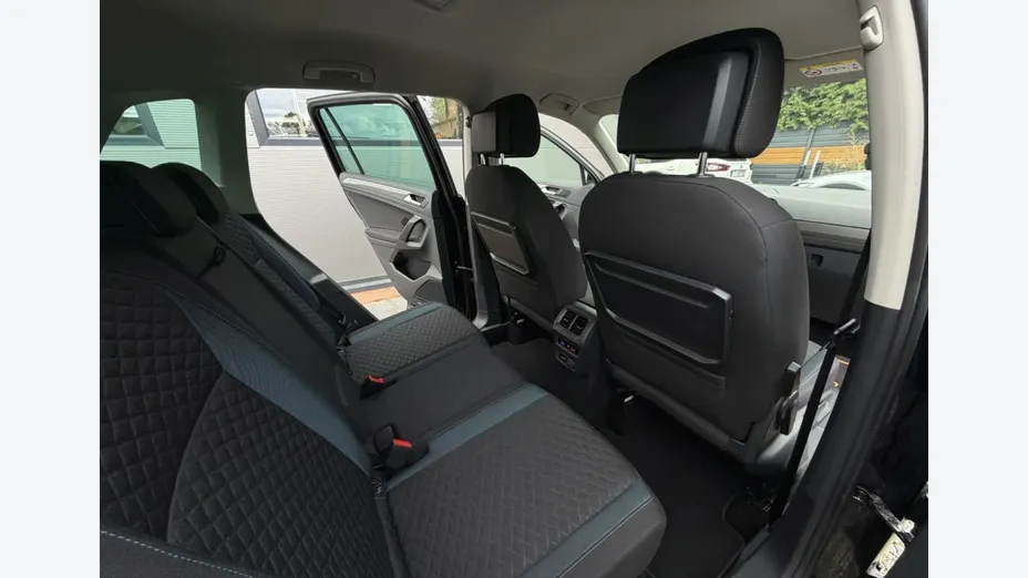 VOLKSWAGEN Tiguan -