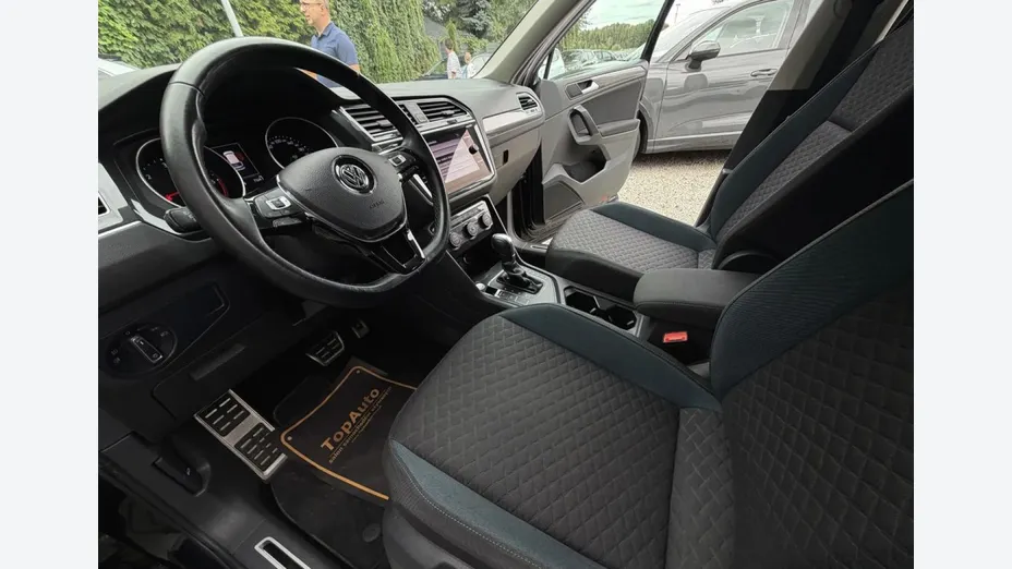 VOLKSWAGEN Tiguan -